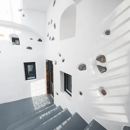 The Luna Caverns Apartament Fira (Santorini)