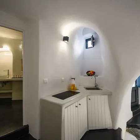 The Luna Caverns Apartment Fira (Santorini)