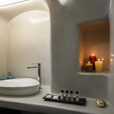 The Luna Caverns Apartment Fira (Santorini)